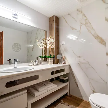 Deluxe Flat Sea View By Holidays Apartment