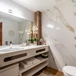 Deluxe Flat Sea View By Holidays Apartment