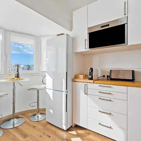 Deluxe Flat Sea View By Holidays Apartament